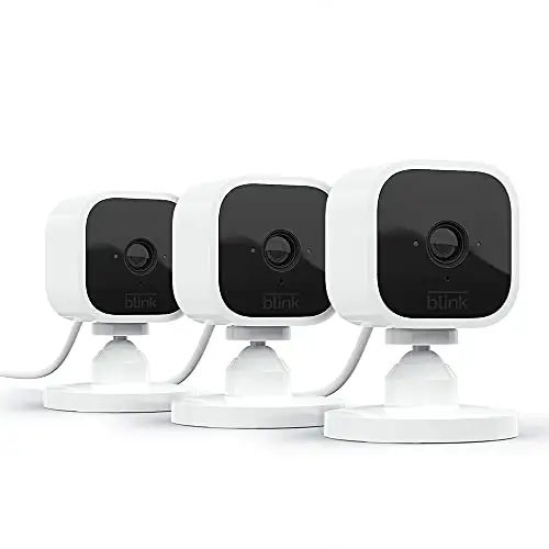 Telecamera di sicurezza intelligente plug-in compatta per interni, video HD, visione notturna, telecamera Alexa per il rilevamento del movimento (bianco)