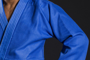 Traje de Judo Elite para Artes Marciales con Construcción de Algodón de Doble Tejido, Costuras Reforzadas y Bordado de Logotipo Personalizado para Uso en Dojo - Product Image 3