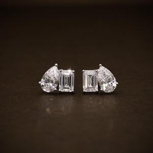 Pendientes de Diamantes Cultivados en Laboratorio con Corte Esmeralda y Pera, Certificados por IGI, Estilo Toi et Moi, Regalo para Ella con Oro de 14k a Precio de Mayoreo - Product Image 2