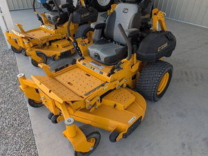La serie Cadet PRO Z 700 2024, la más vendida, presenta pocas horas de uso, un motor de 27 hp y una configuración premium de cortacésped de giro cero de 60 pulgadas. - Product Image 6
