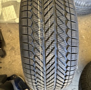 Pneu Radial Westlake RP18 4 - 255/65R17 Usagé, Caoutchouc, Sans Chambre à Air, Garantie 10 Ans, DOT, Premium, Touring, Toutes Saisons pour Berlines - Product Image 4