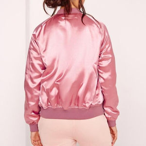 Vente en gros de veste universitaire en satin matelassé pour femmes, vêtements de fitness respirants légers à manches longues, doublure en nylon, conception à séchage rapide - Product Image 4
