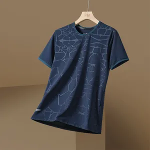 Camiseta de Verano para Hombre al por Mayor, Estilo Urbano, Casual, Fitness, Corte Regular, Cuello Redondo, Manga Corta, Logos Bordados e Impresos, 100% Algodón - Product Image 4