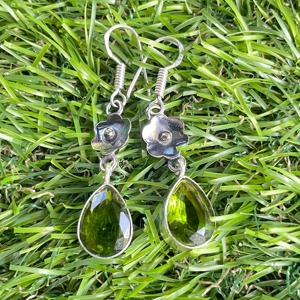 ต่างหูสไตล์โบฮีเมียนชุบเงินสเตอร์ลิง925อัญมณีสีเขียวประดับด้วยฝาหินธรรมชาติ - Product Image 3