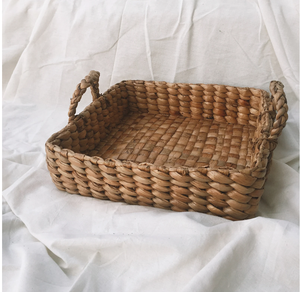 Plateaux en osier tissés à la main carrés en jacinthe d'eau du Vietnam avec poignée pour la décoration de la maison, de l'hôtel et du restaurant. - Product Image 6