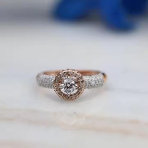 Bague de fiançailles en or rose 14 carats avec diamants cultivés en laboratoire Halo avec pavé de diamants taille ronde Cadeau pour ses fêtes - Product Image 1