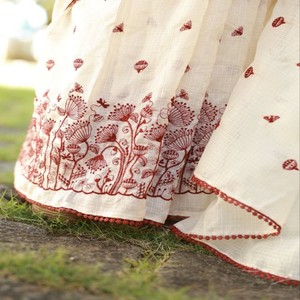 Sari Premium Suave VASTRA COTTAGE con Bordado Multihilo, Colección de Diseñador con Blusa Combinada, Tela Pura - Product Image 4