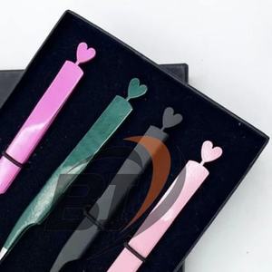 Pinzas profesionales para extensión de pestañas con logotipo personalizado y diseño de corazón de 45 grados, agarre fuerte, Punta puntiaguda de acero inoxidable japonés - Product Image 3
