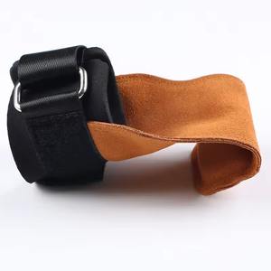 Cuir de vachette personnalisé de haute qualité poignées d'haltérophilie à la main de gymnastique gants d'haltérophilie de gymnastique avec logo personnalisé - Product Image 1