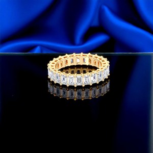Anillo de compromiso de eternidad completa de diamante moissanita corte esmeralda de 5,00 quilates al por mayor OEM hecho anillos de plata de ley de oro sólido - Product Image 3