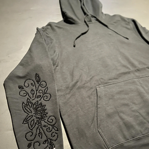 เสื้อฮู้ดดี้ทรงบ็อกซี่แบบยูนิเซ็กซ์ ผ้าฟลีซเฟรนช์เทอร์รี่เนื้อหนา ตกแต่งแขนเสื้อด้วยคริสตัลและเพชรเทียม ดีไซน์เก๋ไก๋ สามารถปรับแต่งได้ - Product Image 2