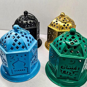 Nueva Linterna Hexagonal de Hierro para Ramadán, Acabado Bronce Antiguo, Hecha a Mano, Grabada, con Recortes Geométricos, Recubrimiento en Polvo Resistente, Personalizable - Product Image 1