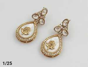 Joyería India al por mayor de último diseñador tradicional y de moda de pendiente jhumka Kundan para mujer joyería de pendiente elegante - Product Image 3