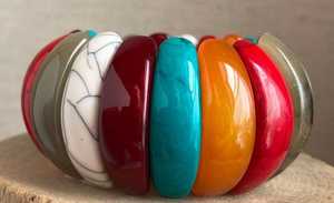 "Auténtico brazalete de resina colorido con perla, joyería hecha a mano de lujo y regalo de Navidad único para mujeres elegante decoración del hogar acento - Product Image 4