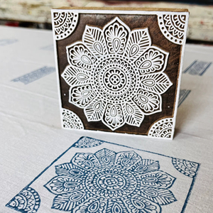 Bloc de tampon en bois de teck sculpté à la main : Impression florale mandala pour tissu, papier, estampage à la main - Product Image 1
