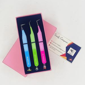 Pince à épiler Somofy Enterprises Powderpuff Bottom Design, faite à la main, de précision, durable, en acier inoxydable, 10 mm de longueur, à dents - Product Image 1