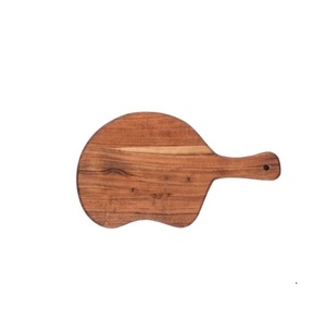 Planche à découper ronde en bois personnalisée de luxe avec couleur rustique naturelle avec un manche en bois pour suspendre le bloc à découper - Product Image 3
