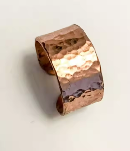 Bracelet magnétique en cuivre réglable pour hommes et femmes avec finition martelée Aimants puissants Style traditionnel pour les patients arthritiques - Product Image 2