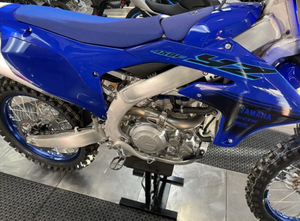 Impressionnant VENTES FIXANT Nouvelles Ventes NOUVELLES Racing 100% NOUVELLES VENTES 2022 Yamahas YZ450F Motocross Moto - Product Image 2