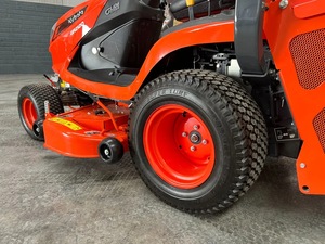Cortadora de Césped Kubota GR1600, Tractor de Jardín Compacto, Equipo Profesional para Cortar Césped, Construcción Robusta, Fácil Operación - Product Image 5