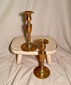 Candelabro de Latón Fundido Resistente para Velas de Pilar y Velas Cónicas, Decoración Duradera de Concreto, Único, Portavelas - Product Image 4