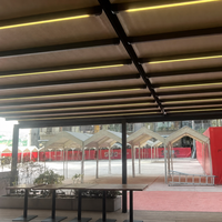 Wasserdichte Motorisierte Faltbare Pergola Verstärkter Aluminiumlegierungsrahmen Windbeständiges Einziehbares Dach für Balkon Küsten-Terrasse