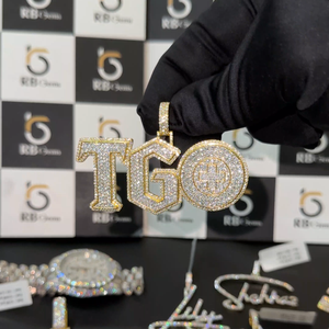 Colgante Personalizado RB Gems de Plata 925 con Incrustaciones de Circonitas, Chapado en Oro, Estilo Hip Hop Cristiano, con Iniciales, Logotipo o Nombre en Moissanita VVS - Product Image 2