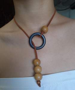 สร้อยคอลูกปัดเรซิ่นทำมือ Craft Exim เครื่องประดับแฟชั่นระดับพรีเมียมสำหรับผู้หญิง สไตล์ทันสมัย เหมาะสำหรับงานปาร์ตี้ ของขวัญ คุณภาพส่งออก ใช้ได้ทุกฤดู - Product Image 1