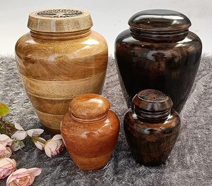 Urna Funeraria de Acacia Estilo Europeo para Cenizas de Adultos, Diseño Decorativo de Madera Personalizable por Mehak Impex - Product Image 6