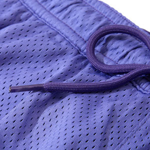 กางเกงขาสั้นตาข่ายกีฬาบาสเก็ตบอลเดินชายหาดหน้าร้อนแบบกำหนดเองแห้งเร็วอุปกรณ์ออกกำลังกายตาข่ายระบายอากาศแบบสั่งทำขนาดพิเศษสำหรับยิมลำลอง - Product Image 2