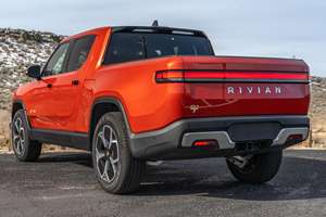 Offre Super Promotionnelle 2023 Riviian R1T Adventure Edition Quad-Motor AWD, Batterie Grande Capacité, Rouge Canyon - Product Image 3
