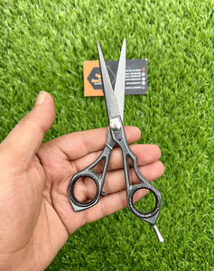 กรรไกรตัดผมมืออาชีพ ผลิตจากเหล็กกล้าไร้สนิมคุณภาพสูง VG10 ของญี่ปุ่น น้ำหนักเบา ปลายคม ปลอดภัย - Product Image 3