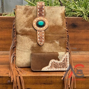 กระเป๋าหนังสะพายข้างขนาดใหญ่สำหรับผู้หญิงใหม่กระเป๋าสะพายข้างและกระเป๋าใส่บัตรสองพับสองชิ้นแบบเครื่องมือทำมือชุด2ชิ้น - Product Image 1