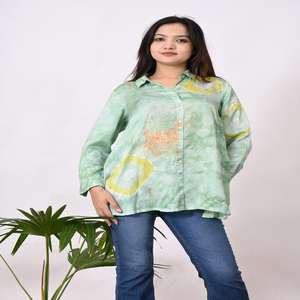 Chemise en satin de soie à fleurs faite à la main pour femmes Top surdimensionné de créateur avec coupe régulière, idéal pour les tenues d'automne décontractées et formelles - Product Image 3