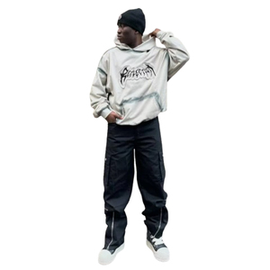 ผู้จัดจำหน่ายเสื้อผ้าแฟชั่น ขายส่งเสื้อฮู้ดแบบมีซิป ปักลายกราฟิกตามสั่ง ชุดเสื้อฮู้ดผ้าฟลีซพร้อมกางเกงจ็อกเกอร์ - Product Image 4