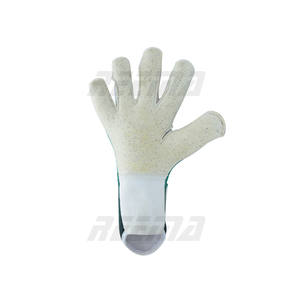 Guantes de portero de cuarzo personalizados Crystal, con protección extra en los dedos, tela suave y cuerpo de tela, hechos en Pakistán, de alta calidad. - Product Image 3