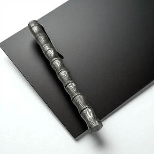 Pluma de Escritura de Acero de Damasco Hecha a Mano con Patrón Único para Coleccionistas y Profesionales - Product Image 4
