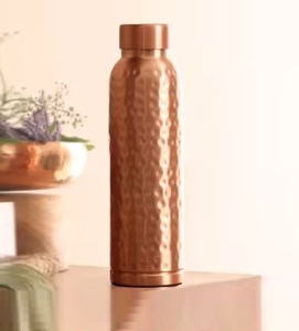 La botella de cobre hecha a mano aumenta la inmunidad, eco-segura, perfecta para el uso diario de hidratación viene con un acabado de impresión exquisito - Product Image 2
