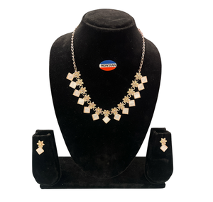 Ensemble de colliers en pierre AD étincelante pour femmes Collection de bijoux de mariée moderne avec une finition polie et des boucles d'oreilles assorties - Product Image 4