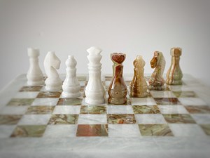 Table d'échecs en marbre traditionnel de luxe - Pierre naturelle de marbre de qualité supérieure pour le salon et la chambre à coucher - Product Image 5