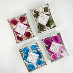 Juego de Geodas de Cuarzo Teñidas al por Mayor en Colores Rosa, Azul y Verde, Artesanía Mineral de Marruecos para Decoración del Hogar - Product Image 1
