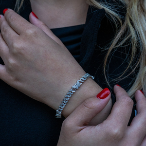 Pulsera de eslabones cubanos de mariposa con tachuelas de moissanita personalizada para mujer, declaración de joyería de moda de lujo - Product Image 3