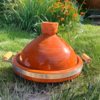 Tagine émaillée marocaine traditionnellement faite à la main avec bracelet en métal résistant à la chaleur et poignées ustensiles de cuisine artisanaux marocains décor à la maison