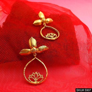 Boucles d'oreilles pendantes plaquées or faites à la main SKU5907 Bijoux de mode élégants - Product Image 2