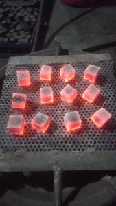 La base de la shisha indonesiana es la briqueta de carbón activado de alta calidad hecha con cáscara de coco. - Product Image 3