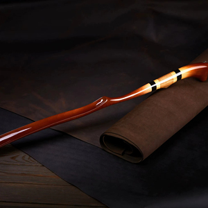 Elevador de Zapatos de Madera de Diseño de Lujo con Superficie Pulida Brillante para un Soporte Suave de los Zapatos y su Uso Diario - Product Image 1