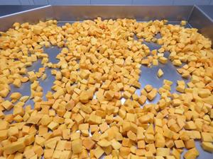 Mango liofilizado de frutas congeladas de Vietnam Gran valor nutricional Proceso IQF Rebanada de cubo de mango empaquetada a granel de Vietnam - Product Image 4