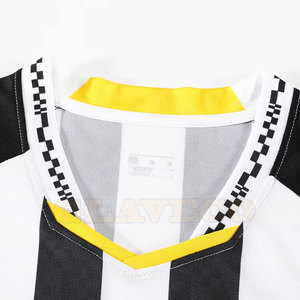 Tenue de football durable 100 % polyester légère, à séchage rapide, respirante, coupe ample, confortable, fabriquée au Pakistan, personnalisable - Product Image 4