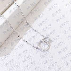 1.00 TCW rond Briliiant coupe breloque Moissanite collier pour femmes/Minimal délicat diamant anniversaire cadeau pendentif collier - Product Image 4