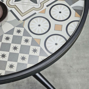 Mesa de Centro Moderna Estilo Farmhouse con Tapa de Vidrio y Patas de Hierro para Sala de Estar - Product Image 5